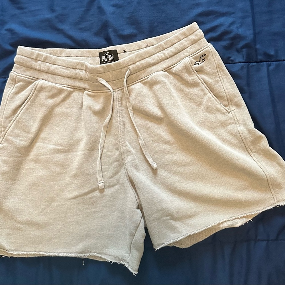 Hollister Men’s Gray Jersey Shorts. Size Small